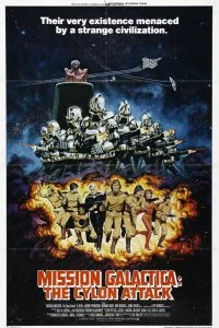Постер к Звездный крейсер Галактика: Атака сайлонов (1979)